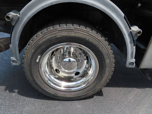 Used 2010 Ford F550 4x4 Regular Cab Super Duty image 21