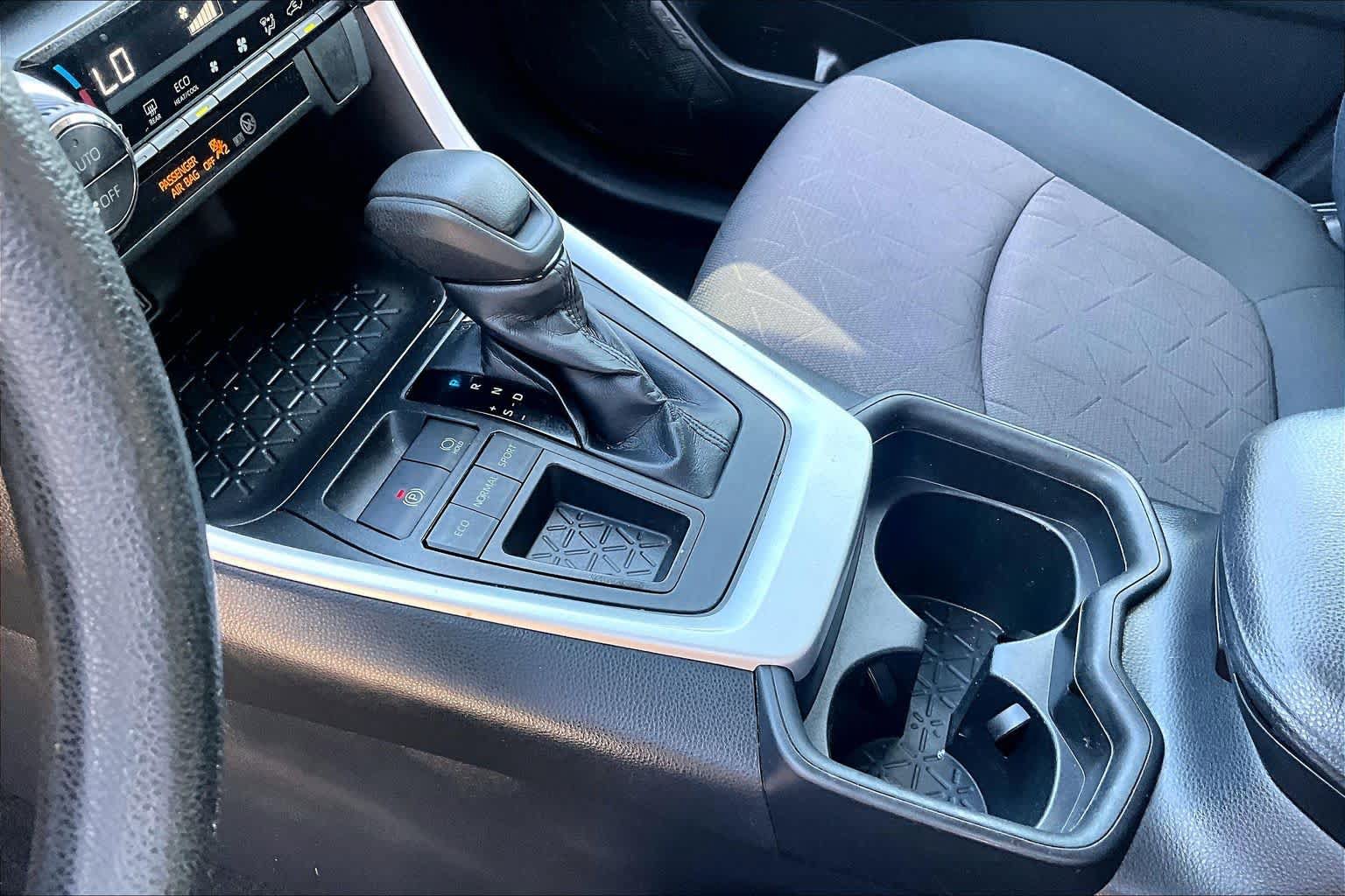 Used 2019 Toyota RAV4 XLE FWD image 17