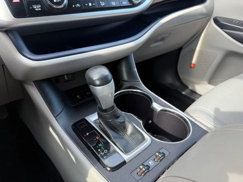 Used 2016 Toyota Highlander Limited Platinum image 15