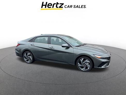 Used 2025 Hyundai Elantra SEL image 1