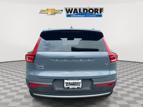 Used 2020 Volvo XC40 T4 Momentum FWD image 5