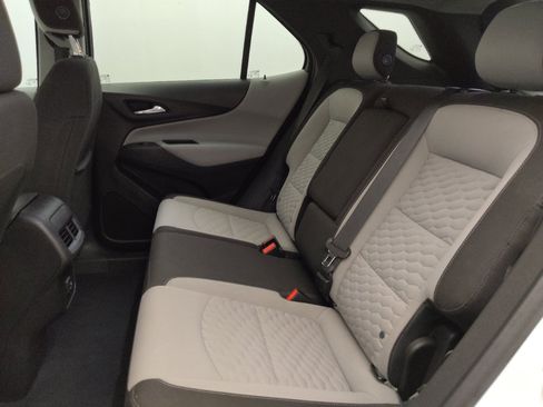 Used 2019 Chevrolet Equinox LS FWD image 18