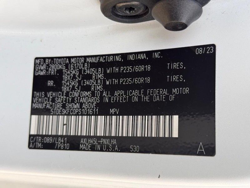Used 2023 Toyota Sienna Platinum AWD/4WD image 30