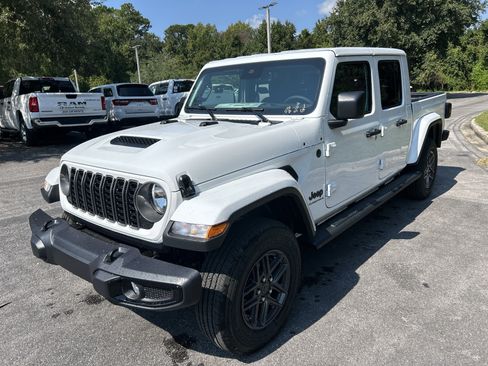 New 2025 Jeep Gladiator Sport image 3