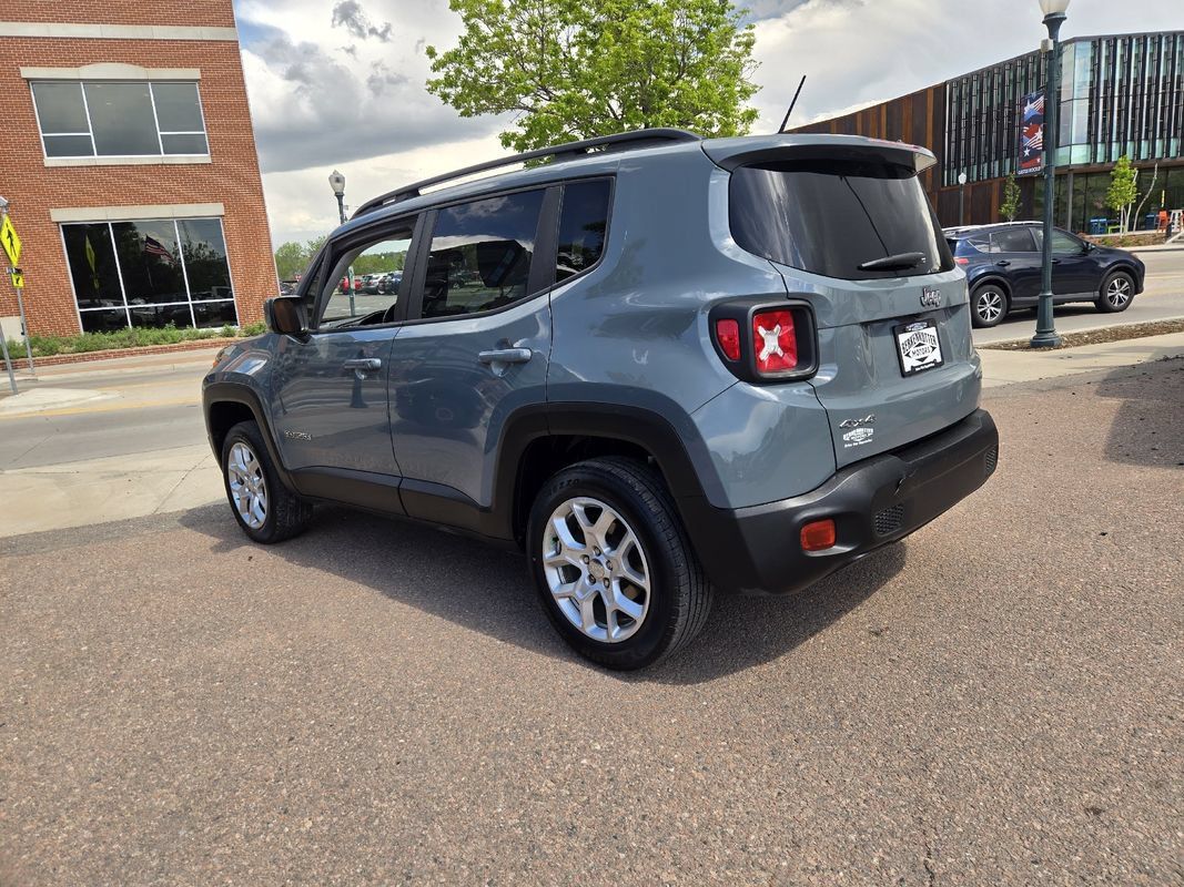 Used 2017 Jeep Renegade Latitude w/ Cold Weather Group AWD/4WD image 8