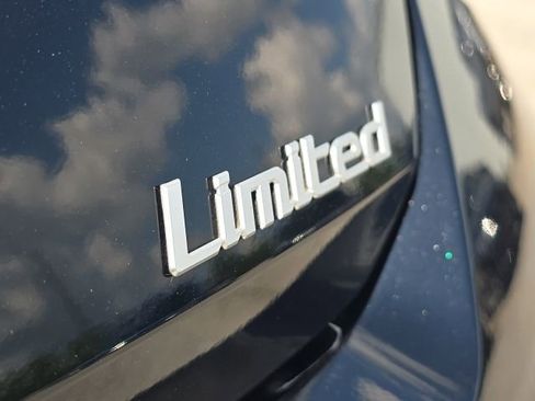 Used 2025 Hyundai Elantra Limited FWD image 10