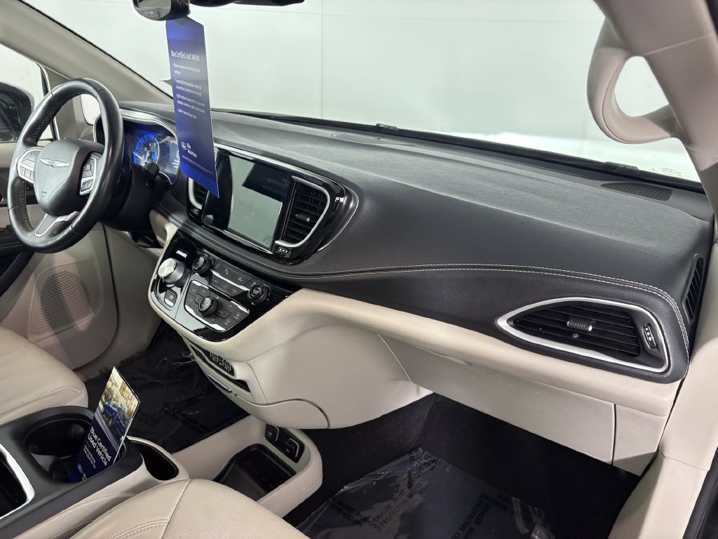 Used 2021 Chrysler Pacifica Touring-L AWD/4WD image 37