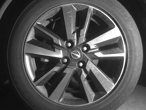 Used 2025 Nissan Versa SV w/ Trunk Package image 12