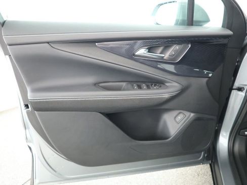 Used 2024 Chevrolet Blazer EV LT image 8