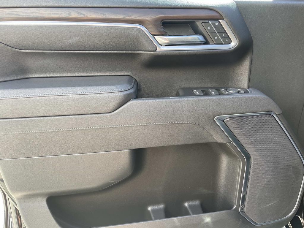 Used 2025 GMC Sierra 1500 SLT AWD/4WD image 15