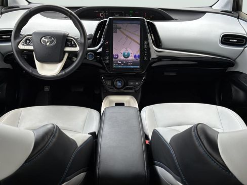 Used 2018 Toyota Prius Four Touring FWD image 17