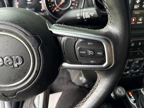 Used 2020 Jeep Wrangler Unlimited Sahara image 19