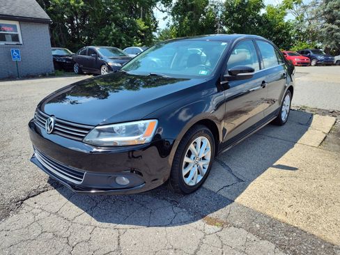 Used 2011 Volkswagen Jetta TDI FWD image 1