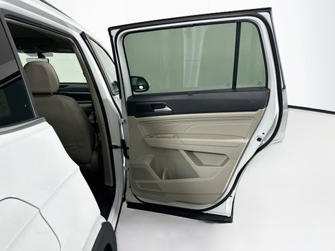 Used 2023 Volkswagen Atlas SE w/ Panoramic Sunroof Package FWD image 32