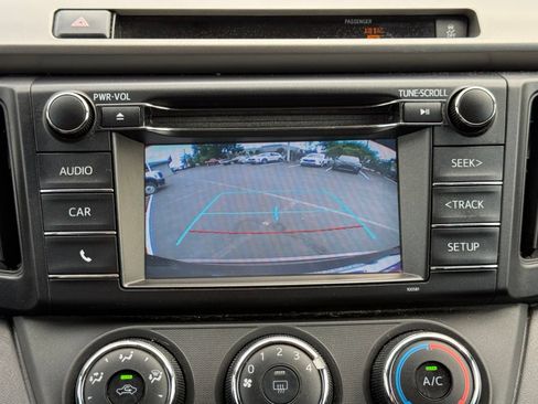 Used 2016 Toyota RAV4 LE FWD image 32
