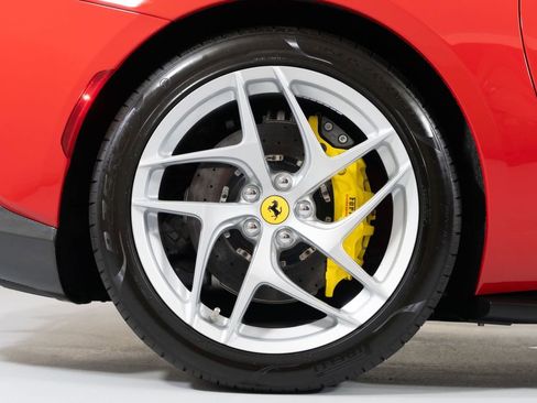 Used 2018 Ferrari 812 Superfast RWD image 21
