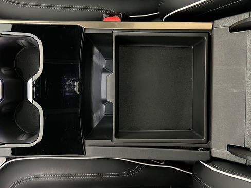Used 2025 Buick Enclave Avenir w/ LPO, Floor Liner Package AWD/4WD image 9