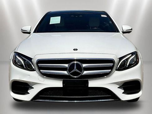 Used 2019 Mercedes-Benz E 300 4MATIC image 2