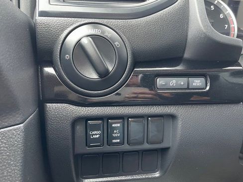 Used 2022 Nissan Titan SV w/ SV Convenience Package image 26