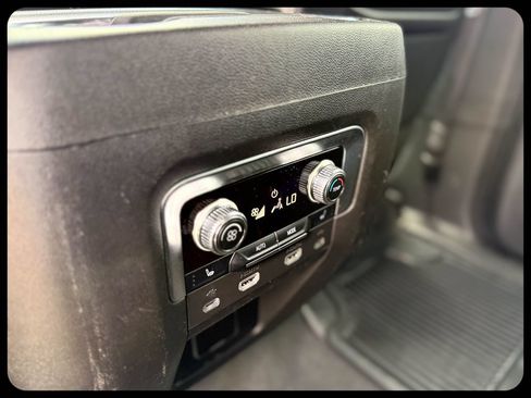 Used 2021 GMC Yukon Denali w/ LPO, Illumination Package AWD/4WD image 28