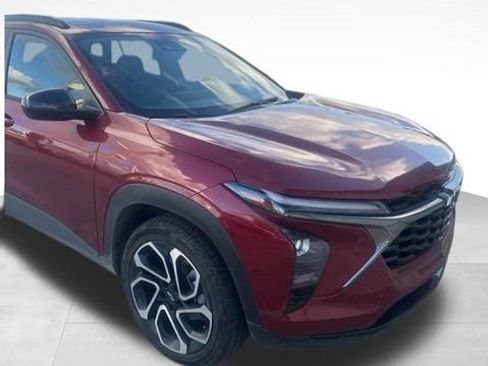 Used 2025 Chevrolet Trax RS w/ Driver Confidence Package image 1