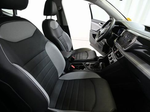 Used 2022 Volkswagen Taos SEL w/ Panoramic Sunroof Package image 27