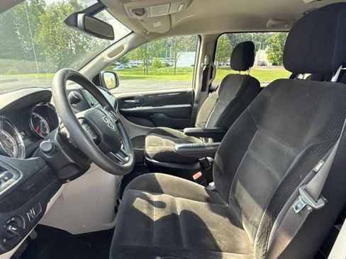 Used 2019 Dodge Grand Caravan SE FWD image 9