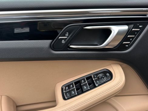 Used 2023 Porsche Macan image 12