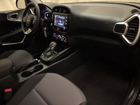 Used 2023 Kia Soul LX w/ LX Technology Package image 23