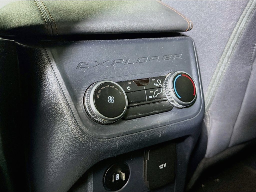 Used 2025 Ford Explorer Active RWD image 28