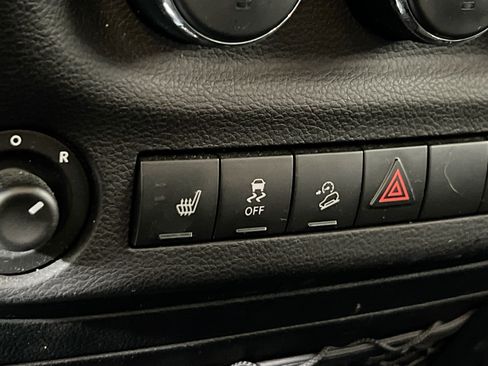 Used 2012 Jeep Wrangler Altitude image 16