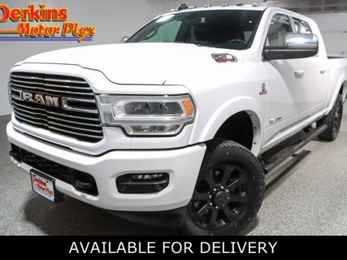 Used 2022 RAM 2500 Laramie AWD/4WD image 1