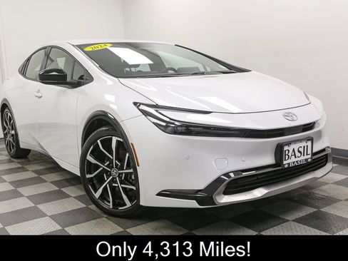 Used 2024 Toyota Prius Prime FWD image 2