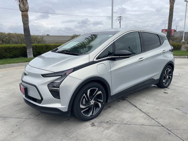 Used 2023 Chevrolet Bolt LT w/ Infotainment Package FWD image 4