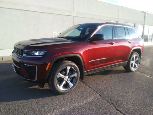 New 2026 Jeep Grand Cherokee Limited AWD/4WD image 2