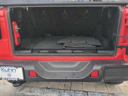 Used 2019 Jeep Wrangler Unlimited Sahara AWD/4WD image 9