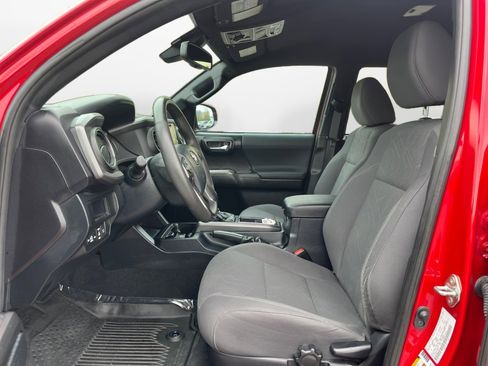 Used 2019 Toyota Tacoma TRD Off-Road image 9