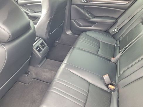 Used 2018 Honda Accord Touring image 9