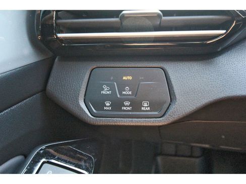 Used 2023 Volkswagen ID.4 Pro S Plus image 19