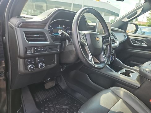 Used 2022 Chevrolet Suburban LT AWD/4WD image 18