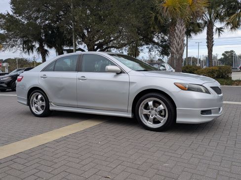 Used 2007 Toyota Camry SE image 2