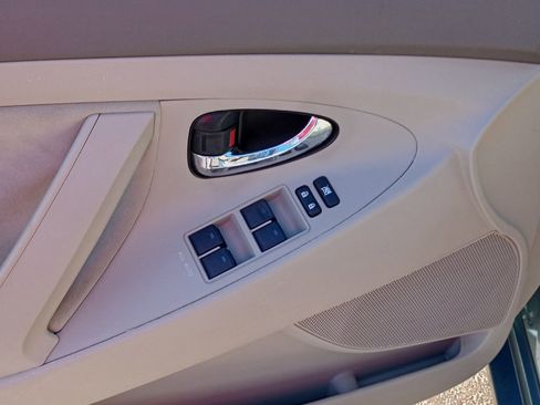 Used 2010 Toyota Camry image 12