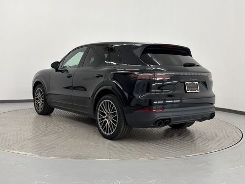 Used 2022 Porsche Cayenne Platinum Edition AWD/4WD image 3