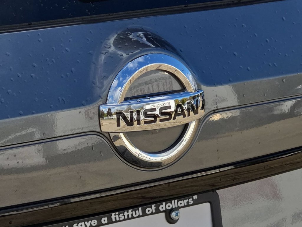 Used 2018 Nissan Rogue SV AWD/4WD image 10
