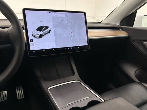 Used 2021 Tesla Model Y Performance image 27