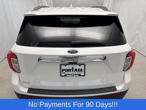 Used 2022 Ford Explorer XLT w/ Equipment Group 202A image 3