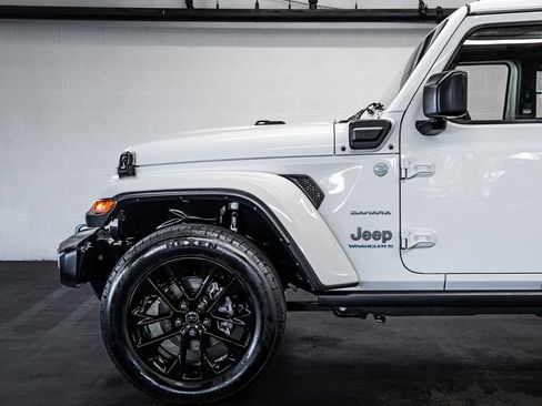 Used 2024 Jeep Wrangler Unlimited Sahara w/ Safety Group AWD/4WD image 12