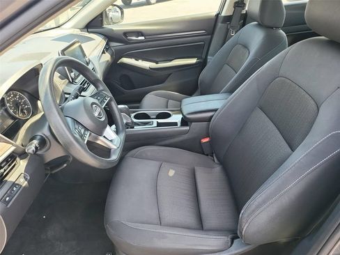 Used 2024 Nissan Altima 2.5 SV FWD image 11
