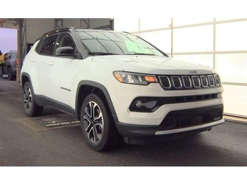 Used 2022 Jeep Compass Limited AWD/4WD image 2