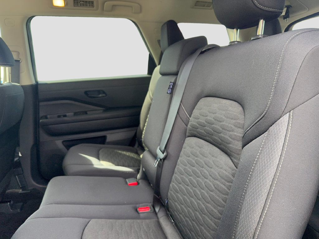 Used 2024 Nissan Pathfinder SV AWD/4WD image 16